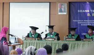 R. Rachmy Diana saat ujian doktor di UMY.
