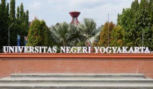 Kampus UNY tampak depan.