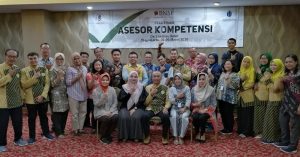 Peserta pelatihan berfoto bersama.