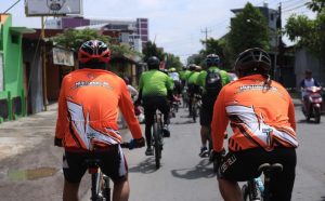 Peserta gowes antusias menuju ke Solo.