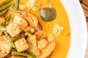 Seporsi sayur lodeh lezat.