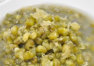 Bubur kacang hijau siap santap.
