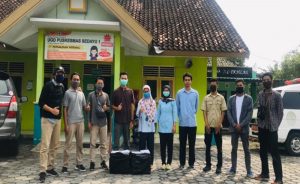 Aksi sosial mahasiswa Peternakan UMBY di Puskesmas.