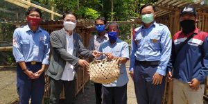 Peserta program berfoto bersama