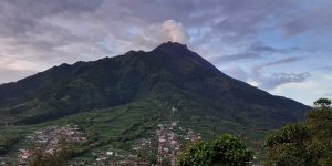 Gunung Merapi terpantau dari PGM Selo