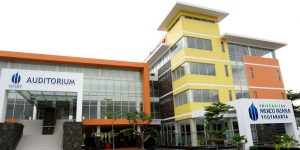 Salah satu gedung UMBY