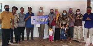 Berfoto bersama usai acara