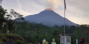 Gunung merapi terpantau dari Pos PGM Babadan