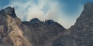 Puncak Merapi terpantau dari Deles