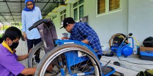 Pelayanan servis kursi roda