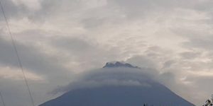 Gunung Merapi terpantau dari PGM Ngepos, 2020