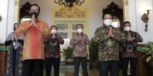 Direktur Utama PT Bank Syariah Indonesia Tbk, Hery Gunardi dan Regional CEO 8 Semarang, Imam Hidayat Sunarto ketika melakukan pertemuan dengan Sri Sultan Hamengku Buwono X di Gedung Wilis Kepatihan