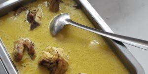 Opor ayam siap santap