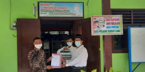 Tingkatkan Literasi, FKIP UMBY Sumbang Buku ke MTs Muh Ponjong