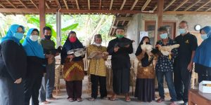 UPSI-UMBY Berdayakan Peternakan Ayam Kampung di Seyegan
