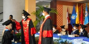 UMBY Wisuda 1.303 Mahasiswa, Rektor : Berkaryalah Bagi Kemajuan Bangsa