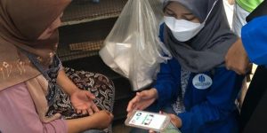 KKN-43 UMBY Kenalkan Aplikasi Sepasar di Pasar Beringharjo