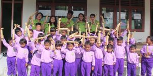 Kembangkan Motorik Anak, KKN UMBY Ajari Anak TK Permata Hati