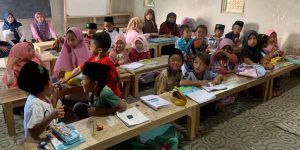 KKN UMBY Gelar Pelatihan Public Speaking Anak di Dusun Pendekan