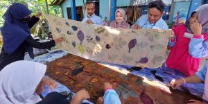 PkM UMBY Beri Pelatihan Ecoprint di SLB Muhammadiyah Gamping