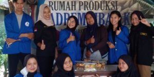 Rumah Produksi Kue Adrem Mbak Kis Dikunjungi HMPPI UMBY