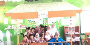 KKN UMBY Bangun Pojok Baca di SD N 1 Pakis