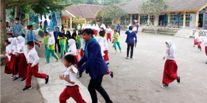 UKM Madawirna UNY Ajarkan Kesiapsiagaan Bencana Pada Siswa SD   