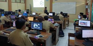 Dosen Informatika UMBY Jadi Guru Tamu di SMK Ma’arif 1 Temon