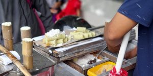 Kue Putu, Kudapan Tradisional yang Legit  