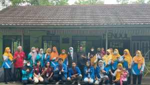 KKN UMBY Kelompok 4 Galakkan Pendul Gemar Makan Buah
