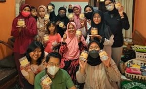 Dosen UMBY Latih Komunitas Difabel Pinilih Buat Kue