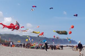 Festival Layang-layang JIKF Parangkusumo Dongkrak Kunjungan Wisatawan  