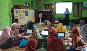 Dosen UMBY Beri Edukasi Manajemen Screentime  