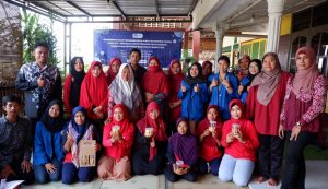 Dosen UMBY Latih KWT Buat Aneka Kue Kering Herbal  
