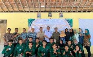 Mahasiswa UMBY Implementasikan Budidaya Sayur Metode Aquaponik  