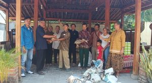 Tim PPM UMBY Bantu Kembangkan Ternak Entog di Moyudan