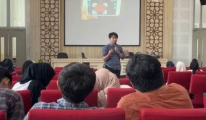 Tingkatkan Kompetensi Pemanfaatan AR dan VR dalam Pembelajaran  