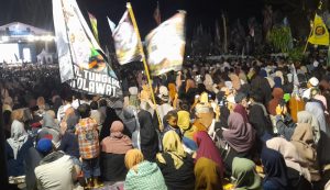Masyarakat Antusias Hadiri Rocket Chicken Bersholawat