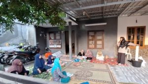 Tularkan Sociopreneur, PkM UMBY Dampingi Dasa Wisma di Brontokusuman  