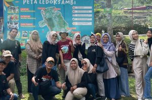 PkM FE UMBY Dampingi Desa Wisata Durimanis Studi Banding