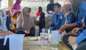 HIMATA UMBY Beri Pelatihan Pembuatan Sabun Berbahan Serai Wangi  
