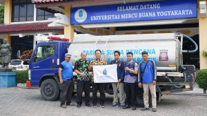 Bantu Warga dari Kekeringan, UMBY Bantu 50.000 Liter Air Bersih