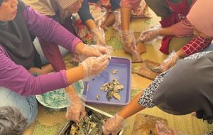 PPK Ormawa KSPM UMBY Latih Warga Pacarejo Buat Nugget dan Kerupuk Ikan