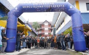 Meriahkan 39 Tahun, UMBY Gelar Jalan Sehat dan Ziarah