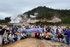 Family Gathering Psikologi UMBY Beri Penghargaan pada Dosen dan Tendik