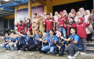 Tinjau KKN di Magelang, UMBY Serahkan Bantuan Alat Tani untuk KWT