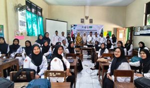 Tim PkM UMBY Latih Guru MI Tuntang Kembangkan Media Pembelajaran  