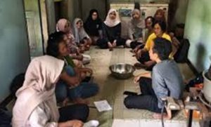 Tim PkM UMBY Latih Peternak Sleman Olah Susu Kambing Jadi Yogurt Kemiri Milk