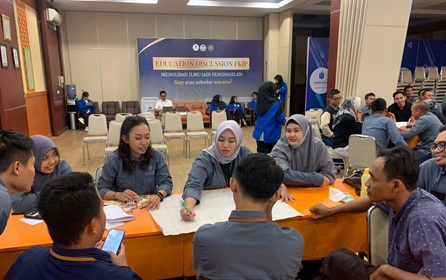 Tingkatkan Kualitas Pelayanan, UMBY Bekali Tendik Pelatihan Service Excellence